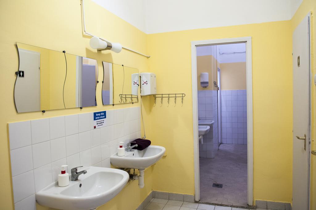 Westend Hostel Budapest Exterior photo